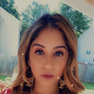 Meet your Posher, Saadia